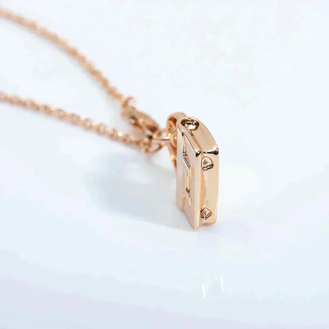 ˇGilded EraˇAMULETTE PEDANT ROSE GOLD NECKLACE