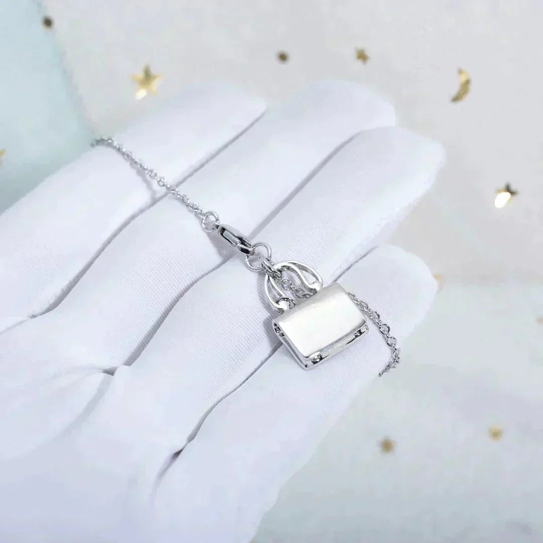 ˇGilded EraˇAMULETTE PEDANT SILVER NECKLACE