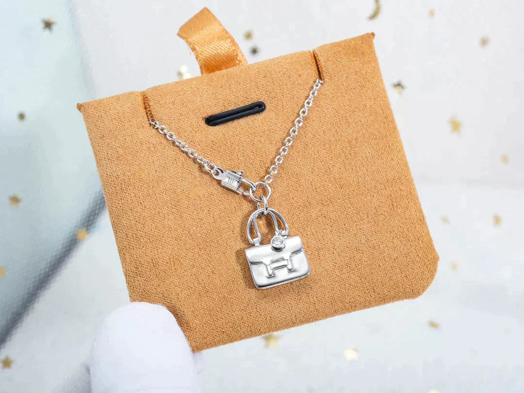 ˇGilded EraˇAMULETTE PEDANT SILVER NECKLACE