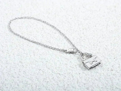 ˇGilded EraˇAMULETTE PEDANT SILVER NECKLACE