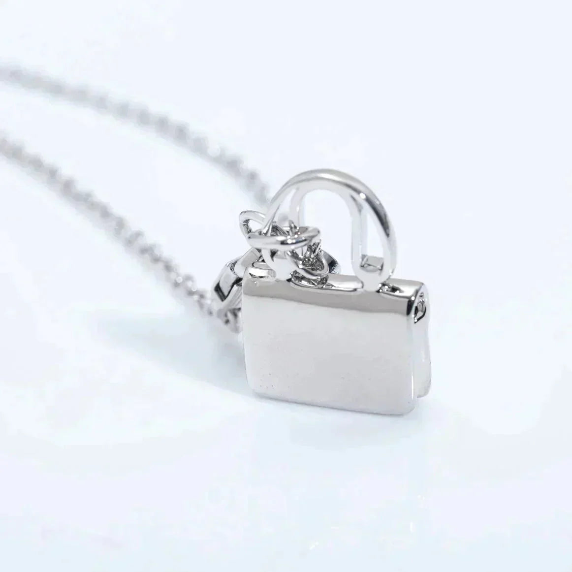 ˇGilded EraˇAMULETTE PEDANT SILVER NECKLACE
