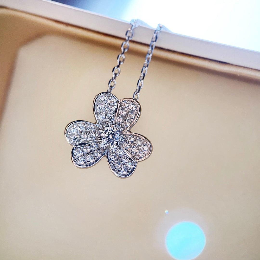 ˇGilded EraˇCLOVER DIAMOND NECKLACE SILVER