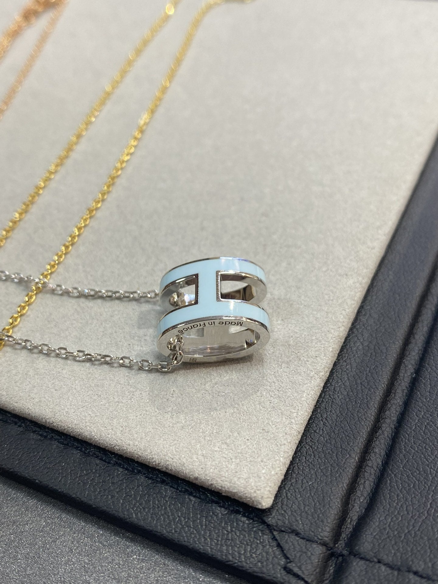 ˇGilded EraˇPOP H LIGHT BLUE NECKLACE
