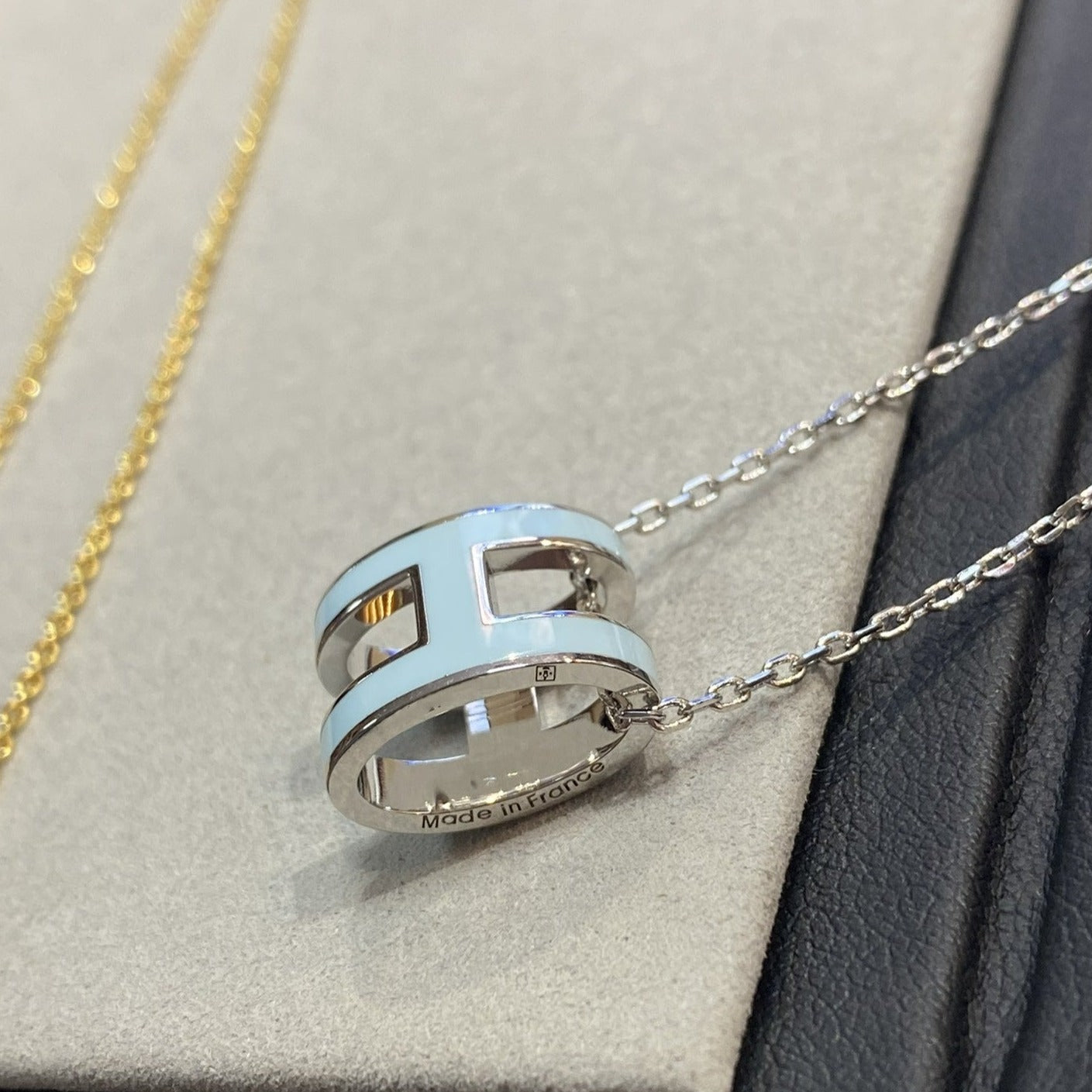 ˇGilded EraˇPOP H LIGHT BLUE NECKLACE