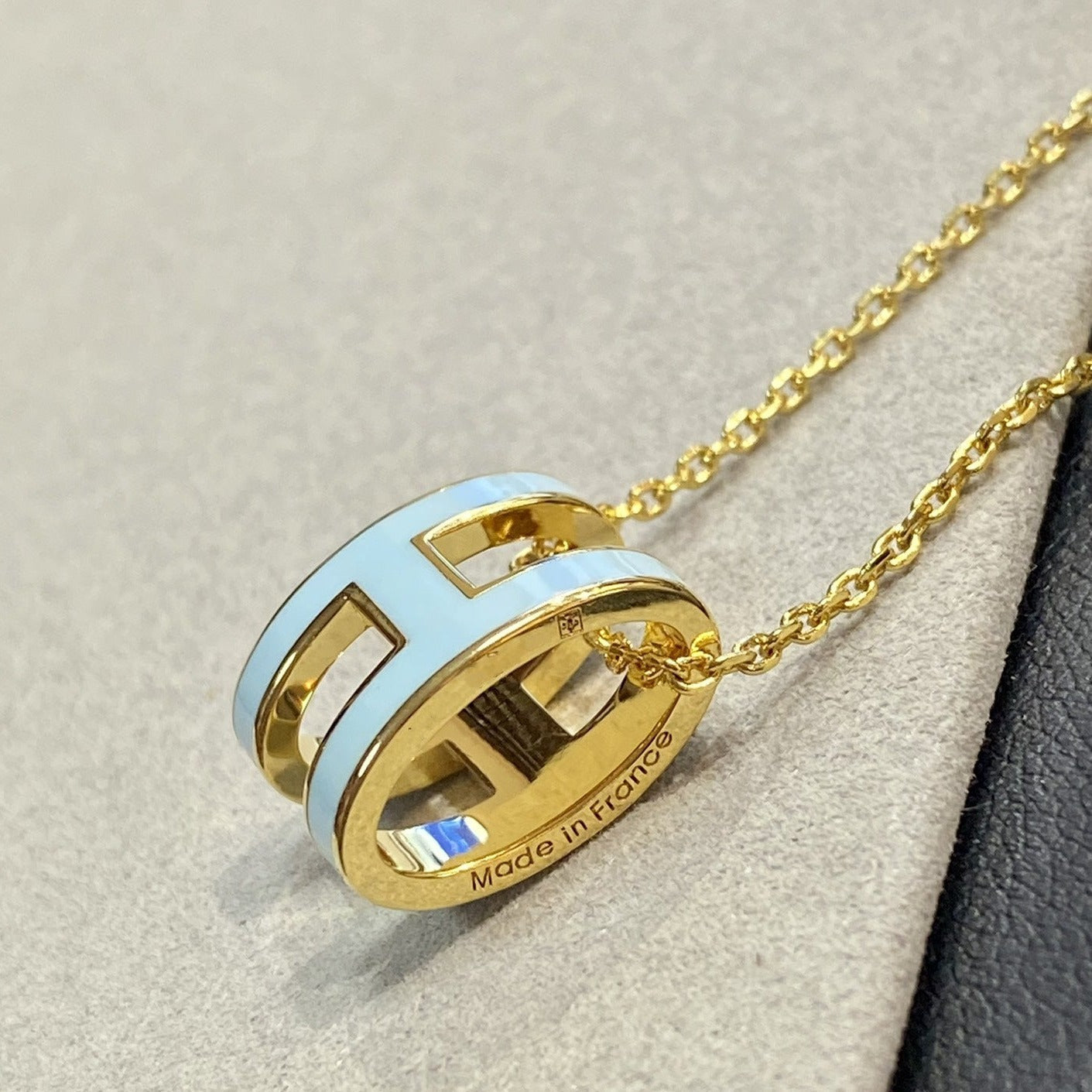 ˇGilded EraˇPOP H LIGHT BLUE NECKLACE