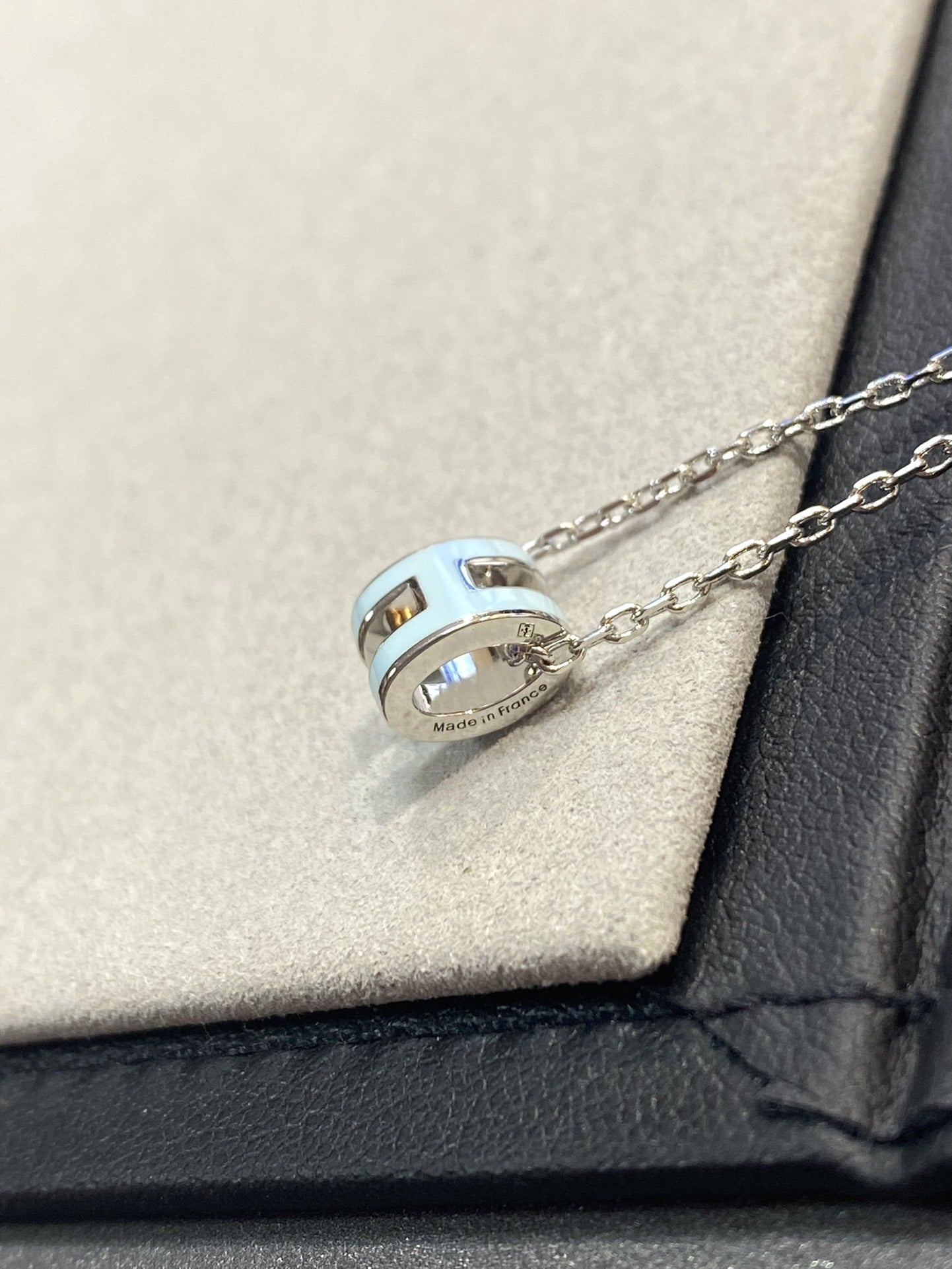 ˇGilded EraˇPOP H LIGHT BLUE NECKLACE