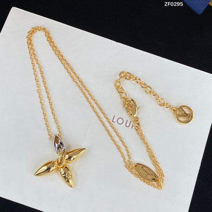 ˇGilded EraˇLOUISETTE PEDANT GOLD NECKLACE
