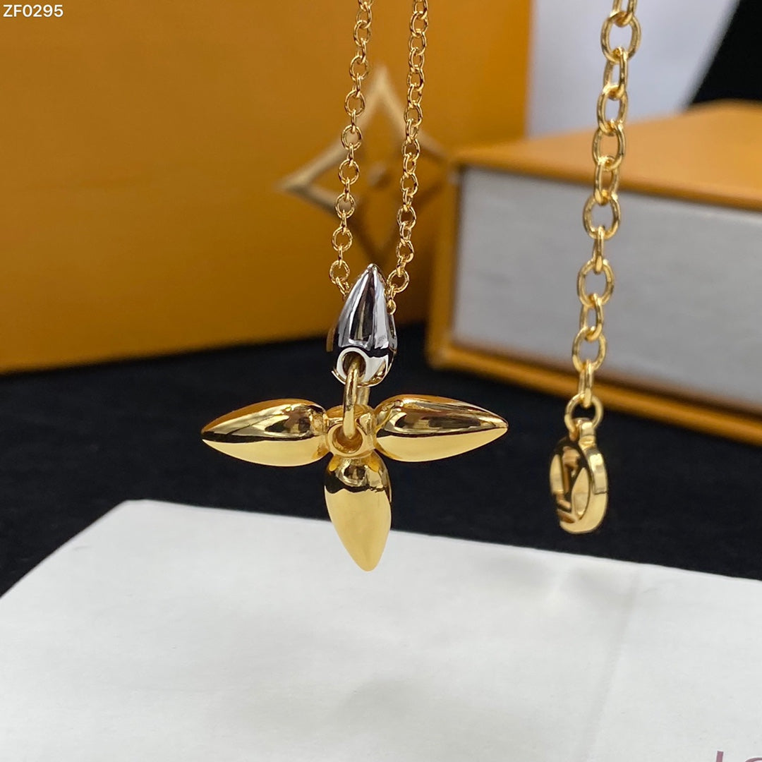 ˇGilded EraˇLOUISETTE PEDANT GOLD NECKLACE