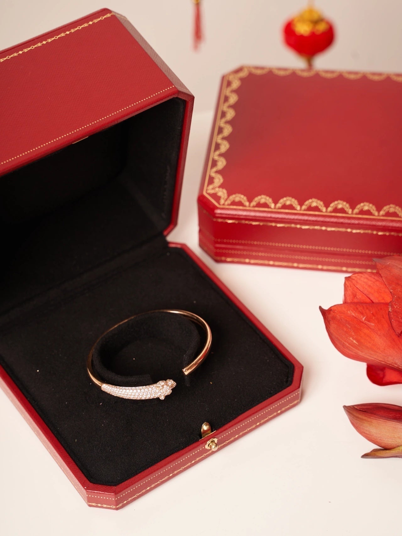 ˇGilded EraˇPANTHERE ROSE GOLD DIAMOND OPEN BRACELET