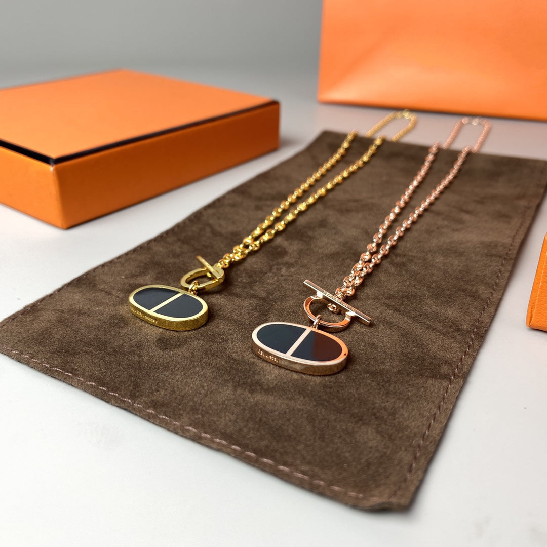 ˇGilded EraˇCHAINE VERSO BLACK CERAMIC NECKLACE