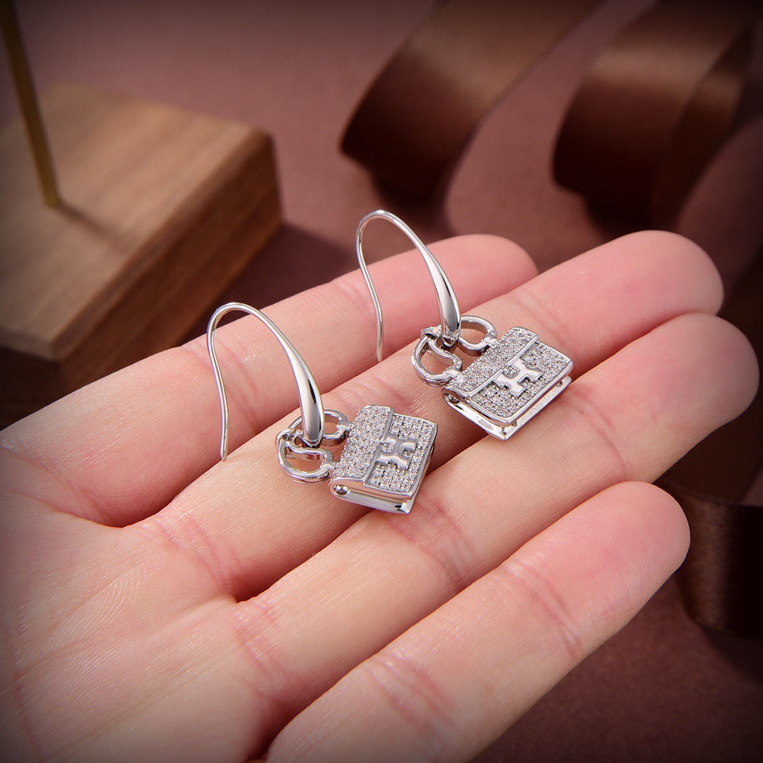 ˇGilded EraˇKELLY DIAMOND EARRINGS