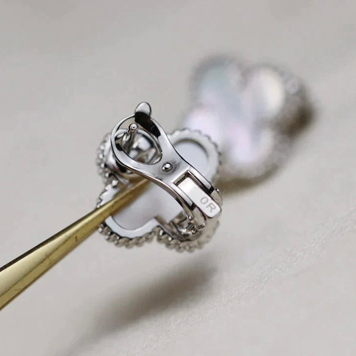 ˇGilded EraˇCLOVER MEDIUM 1 MOTIFS  WHITE MOP EARRINGS SILVER