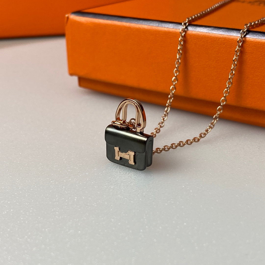 ˇGilded EraˇCONSTANCE BLACK PEDANT PINK GOLD NECKLACE