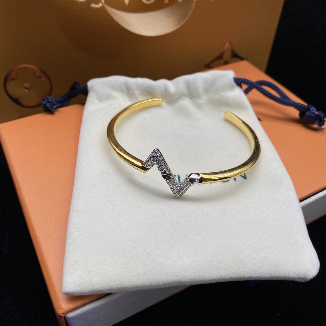 ˇGilded EraˇVOLTE UPSITE DOWN DIAMOND GOLD OPEN BRACELET