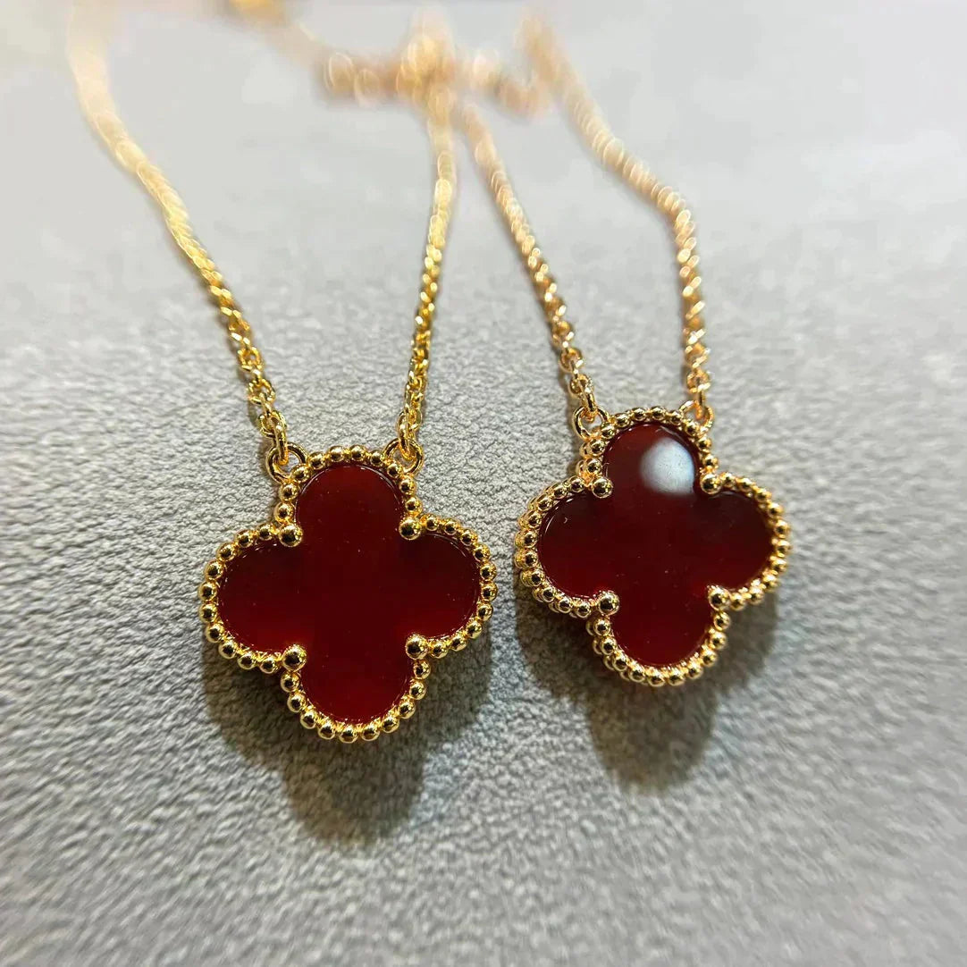 ˇGilded EraˇCLOVER 15MM CARNELIAN SINGLE FLOWER NECKLACE