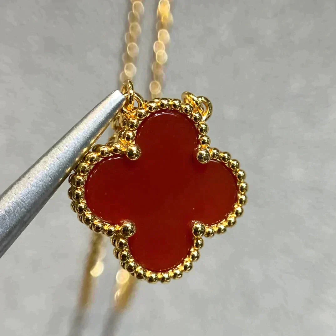 ˇGilded EraˇCLOVER 15MM CARNELIAN SINGLE FLOWER NECKLACE