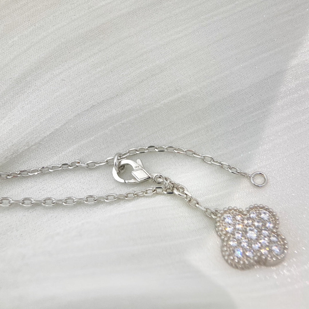 ˇGilded EraˇCLOVER 5 MOTIFS SILVER DIAMONDS NECKLACE