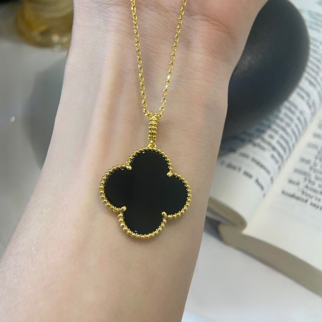 ˇGilded EraˇCLOVER 25MM NECKLACE GOLD ONYX