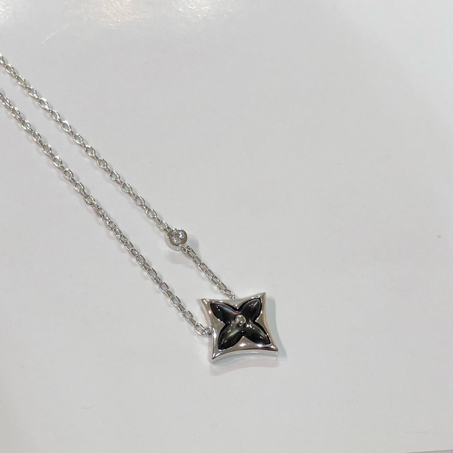ˇGilded EraˇSTAR BLACK MOP NECKLACE