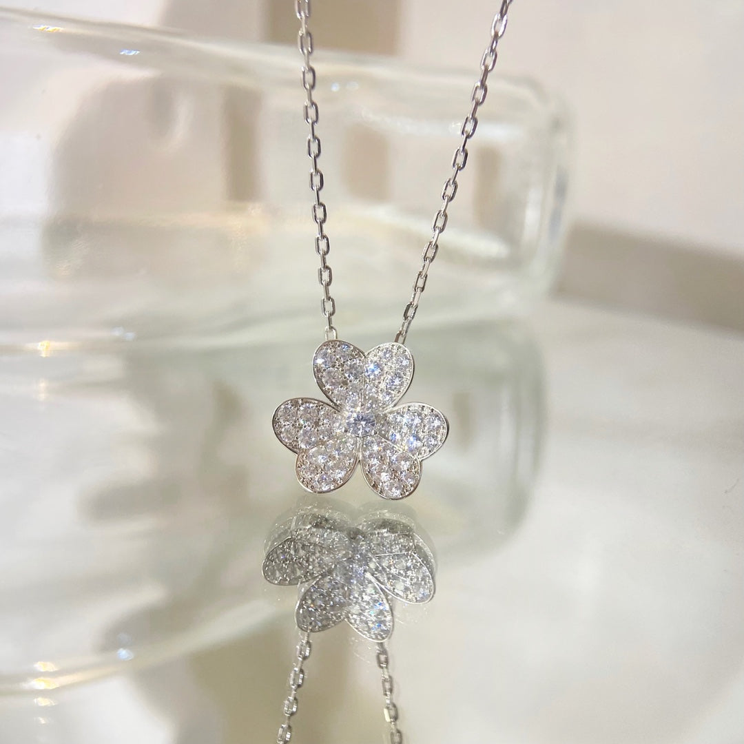 ˇGilded EraˇFLOWER DIAMOND NECKLACE