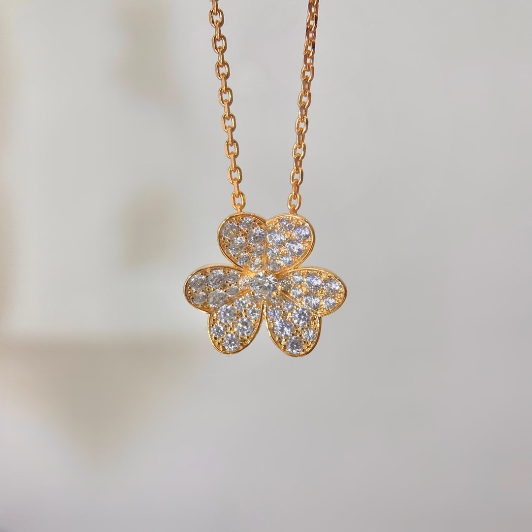 ˇGilded EraˇFLOWER DIAMOND NECKLACE