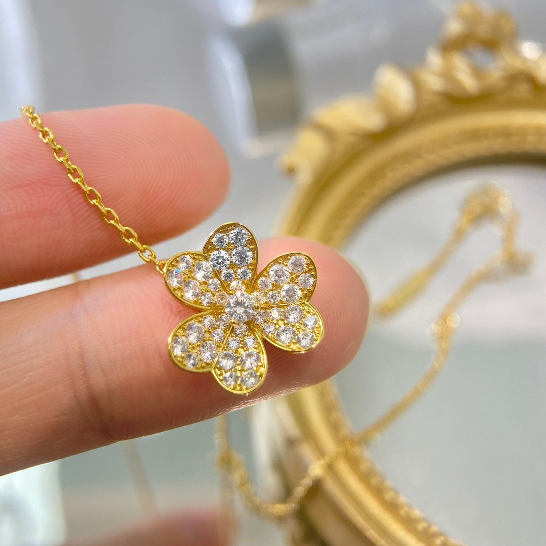 ˇGilded EraˇFLOWER DIAMOND NECKLACE