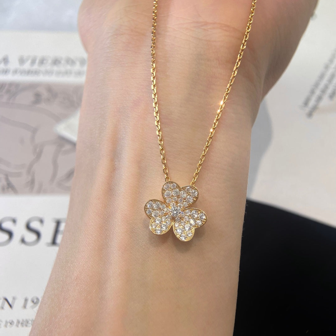 ˇGilded EraˇFLOWER DIAMOND NECKLACE
