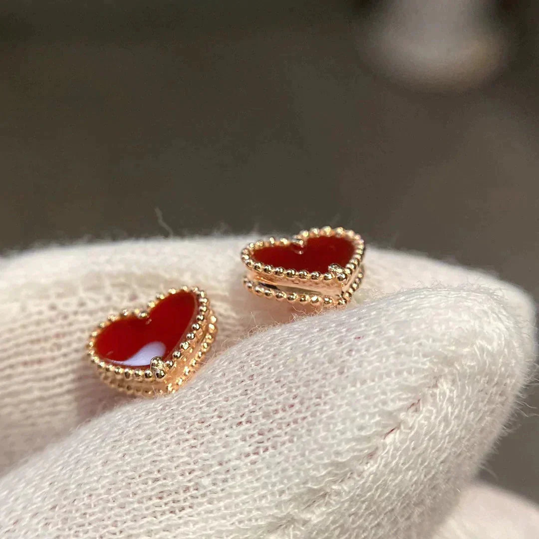 ˇGilded EraˇHEART CARNELIAN STUD EARRINGS