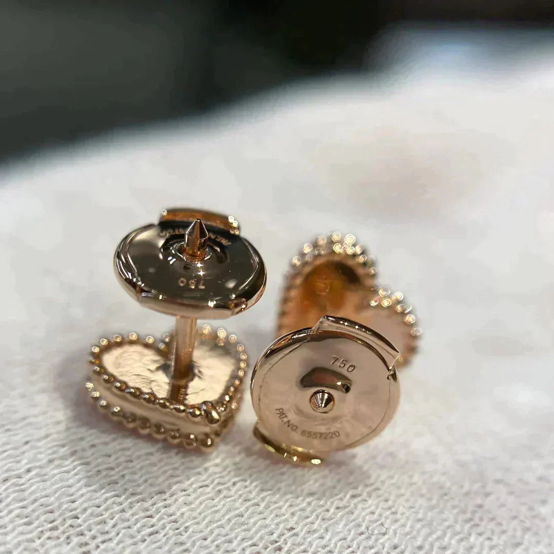 ˇGilded EraˇHEART CARNELIAN STUD EARRINGS
