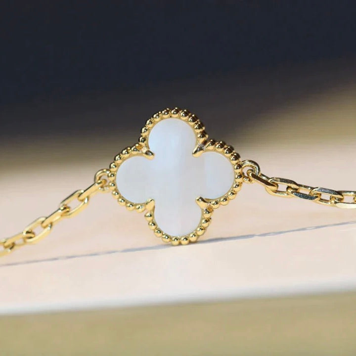 ˇGilded EraˇCLOVER 20 MOTIFS WHITE MOP NECKLACE