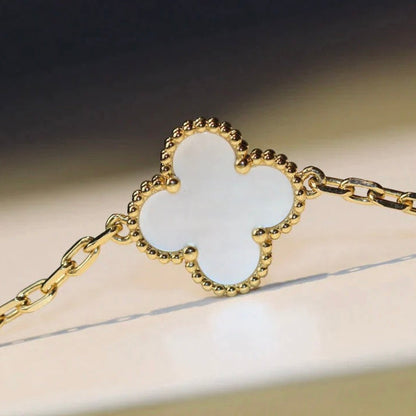 ˇGilded EraˇCLOVER 20 MOTIFS WHITE MOP NECKLACE