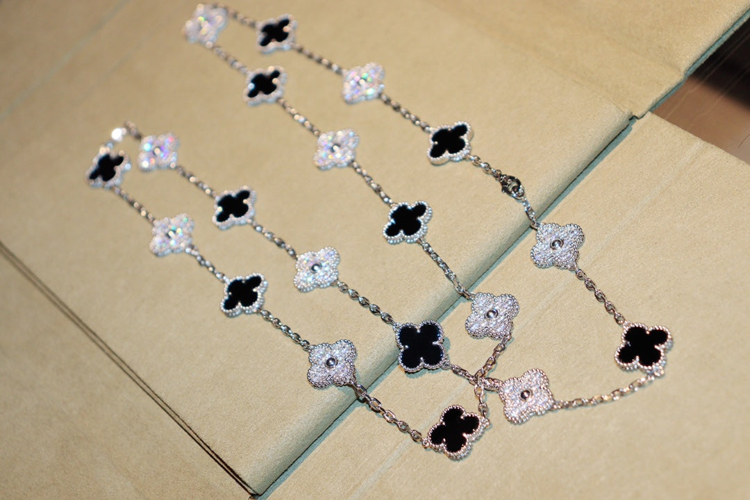 ˇGilded EraˇCLOVER 20 MOTIFS ONYX DIAMOND SILVER