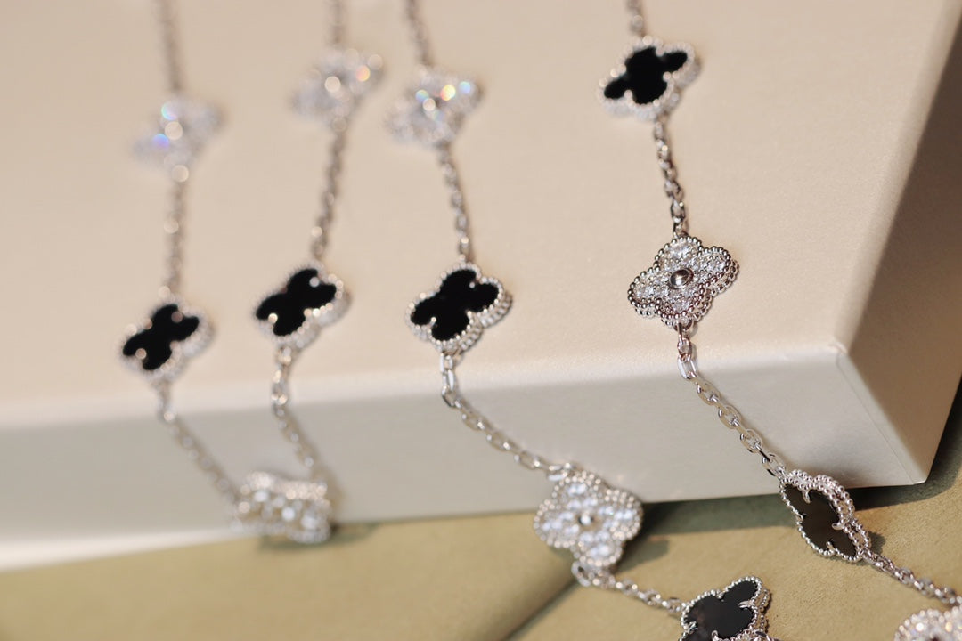 ˇGilded EraˇCLOVER 20 MOTIFS ONYX DIAMOND SILVER