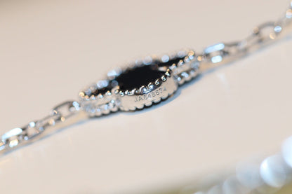 ˇGilded EraˇCLOVER 20 MOTIFS ONYX DIAMOND SILVER