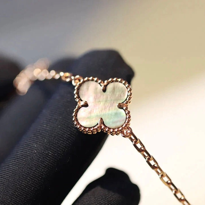 ˇGilded EraˇCLOVER 20 MOTIFS DARK MOP DIAMOND  NECKLACE