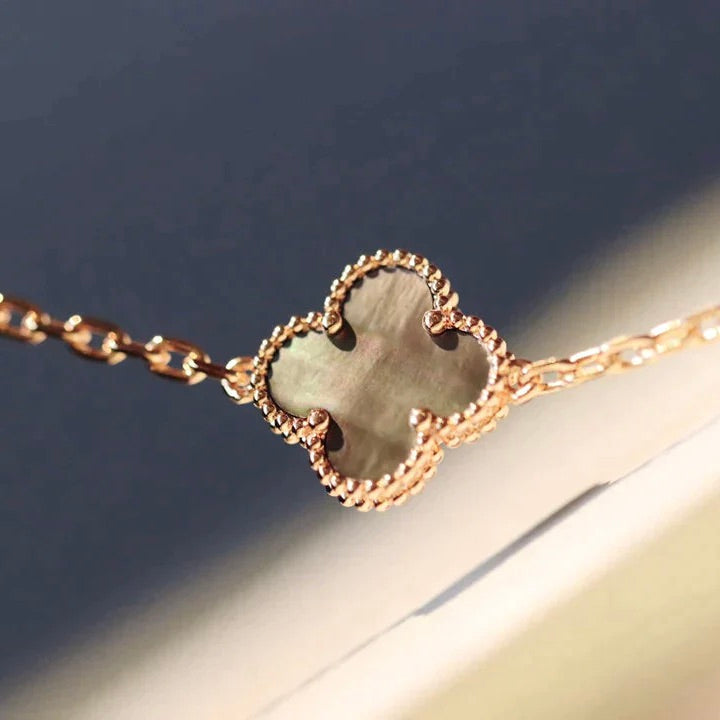ˇGilded EraˇCLOVER 20 MOTIFS LASER DIAMOND NECKLACE