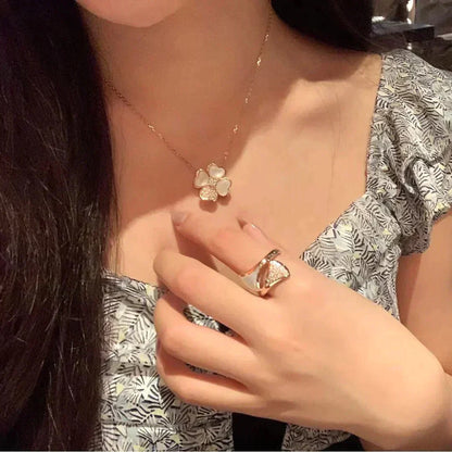 ˇGilded EraˇCLOVER MOP DIAMOND ROSE GOLD NECKLACE