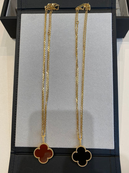 ˇGilded EraˇCLOVER 25MM NECKLACE GOLD CARNELIAN