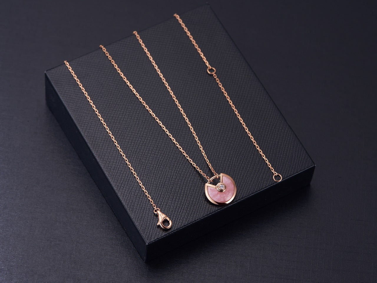 ˇGilded EraˇAMULETTE ROSE GOLD PINK MOP NECKLACE