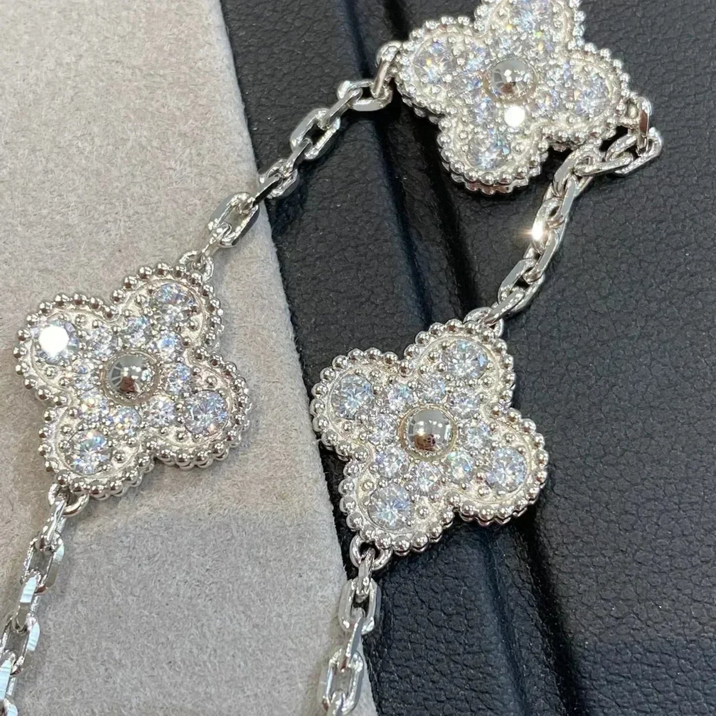 ˇGilded EraˇCLOVER 5 MOTIFS  DIAMOND BRACELET SILVER
