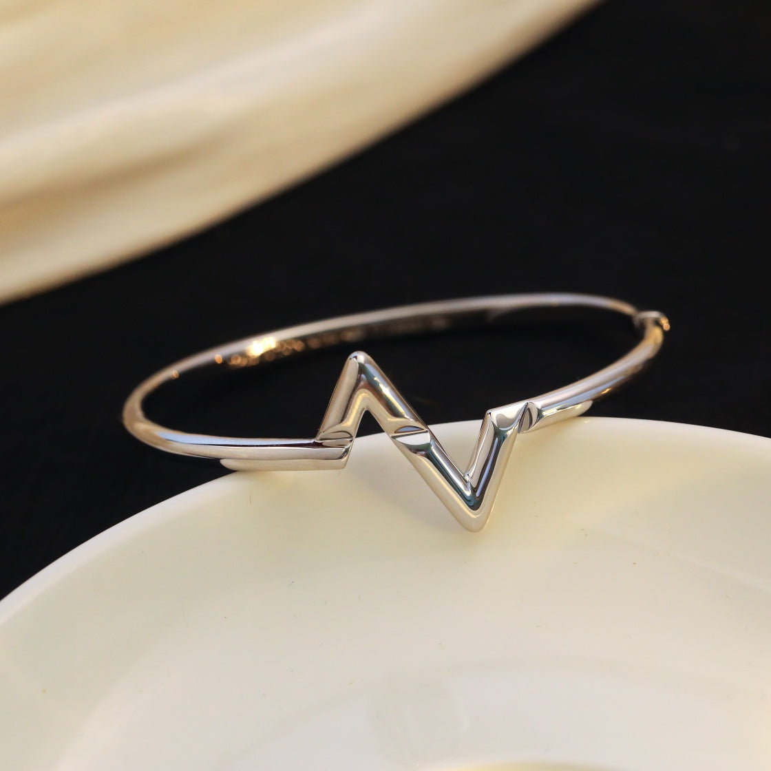 ˇGilded EraˇVOLTE UPSITE DOWN BRACELET