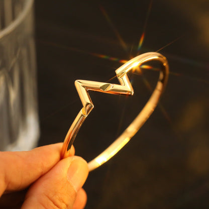 ˇGilded EraˇVOLTE UPSITE DOWN BRACELET