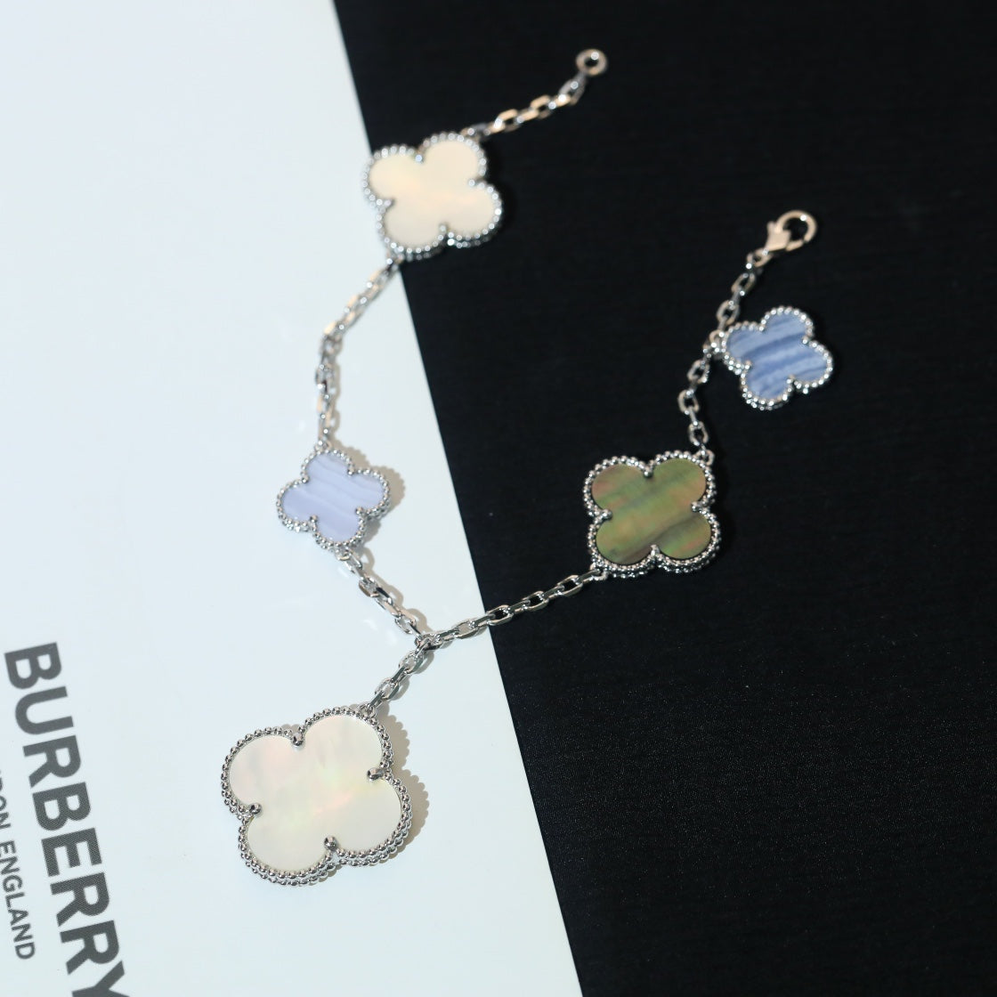 ˇGilded EraˇCLOVER BRACELET 5 MOTIFS MOP CHALCEDONY SILVER