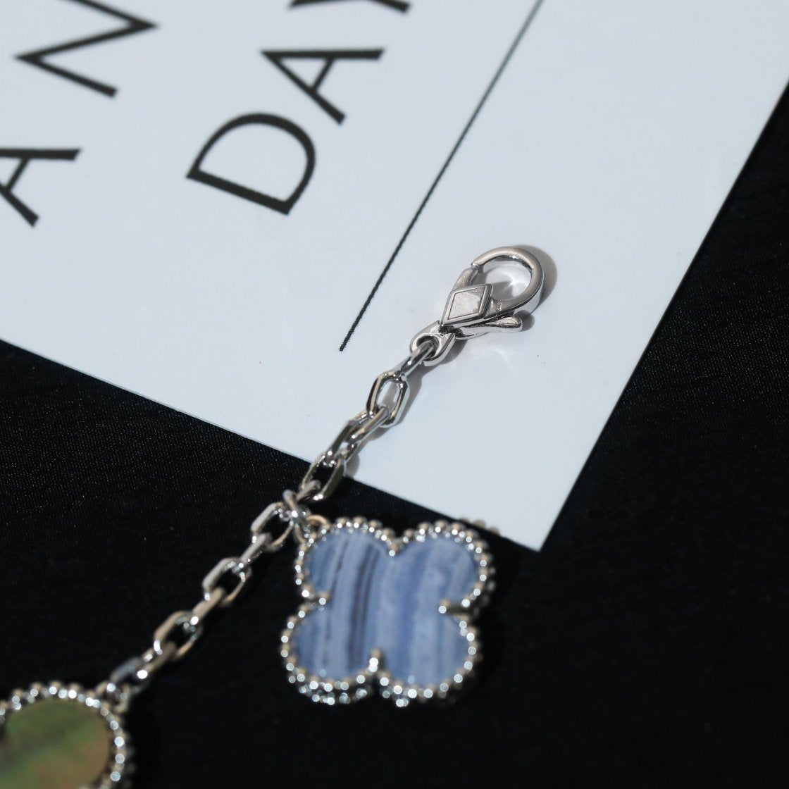 ˇGilded EraˇCLOVER BRACELET 5 MOTIFS MOP CHALCEDONY SILVER