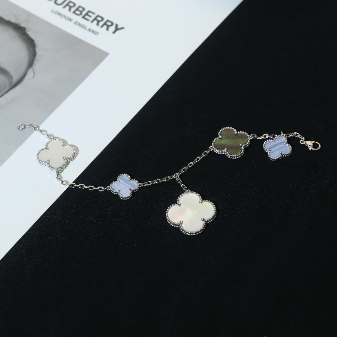 ˇGilded EraˇCLOVER BRACELET 5 MOTIFS MOP CHALCEDONY SILVER