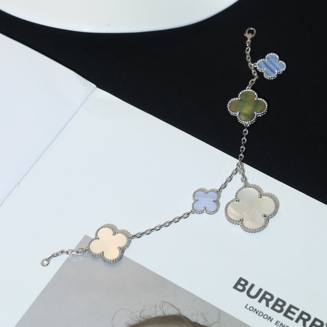 ˇGilded EraˇCLOVER BRACELET 5 MOTIFS MOP CHALCEDONY SILVER