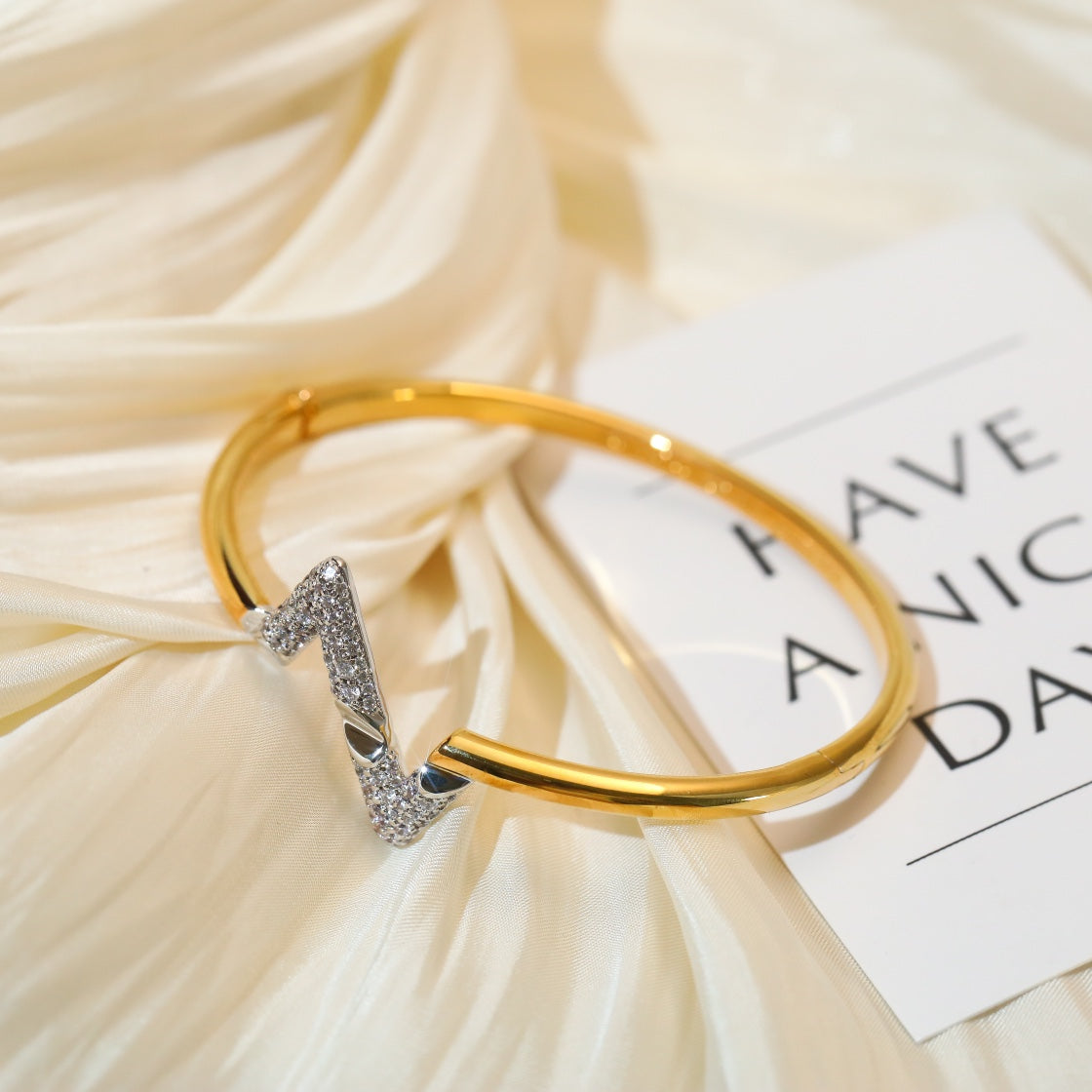 ˇGilded EraˇVOLTE UPSITE DOWN GOLD DIAMOND BRACELET
