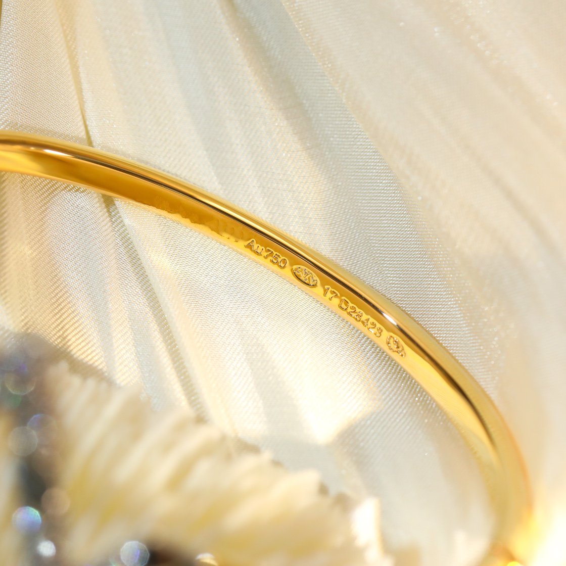 ˇGilded EraˇVOLTE UPSITE DOWN GOLD DIAMOND BRACELET