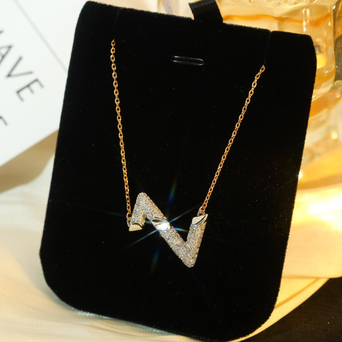 ˇGilded EraˇVOLT SILVER DIAMOND PEDANT NECKLACE