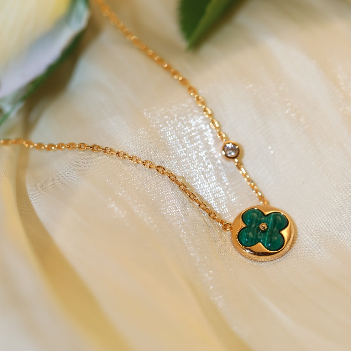 ˇGilded EraˇSUN PEDANT PINK GOLD 1 DIAMOND NECKLACE